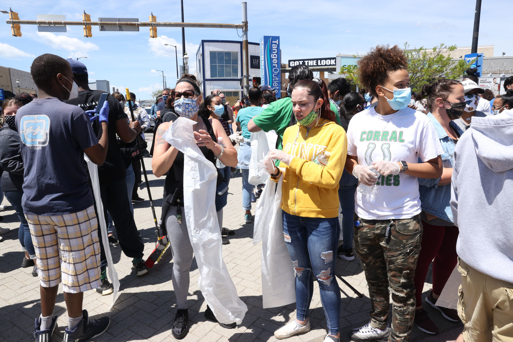 Volunteers cleanup